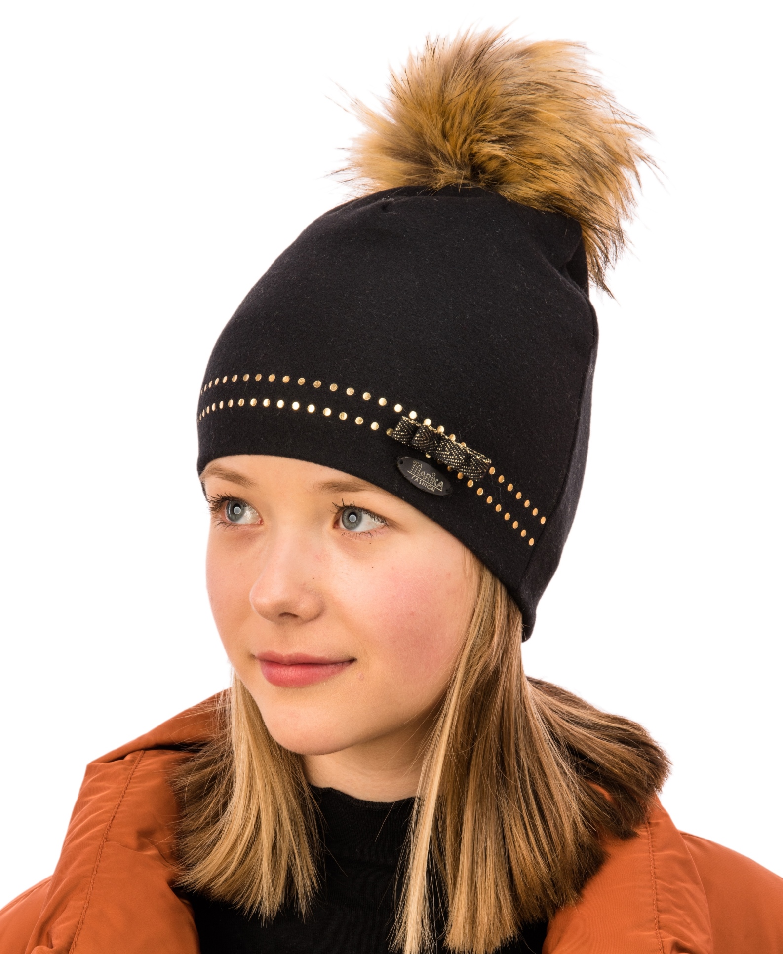 Dievčenská čiapka s brmbolcom Sabrina MZ-3472 čierna