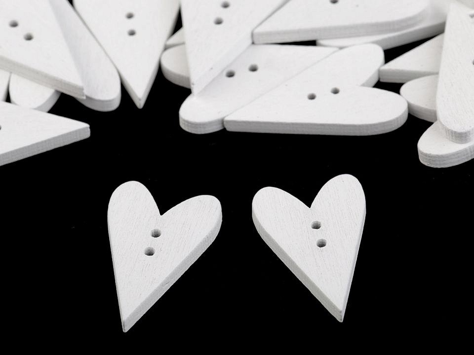 Drevené dekoračné gombíky srdce biele 10ks