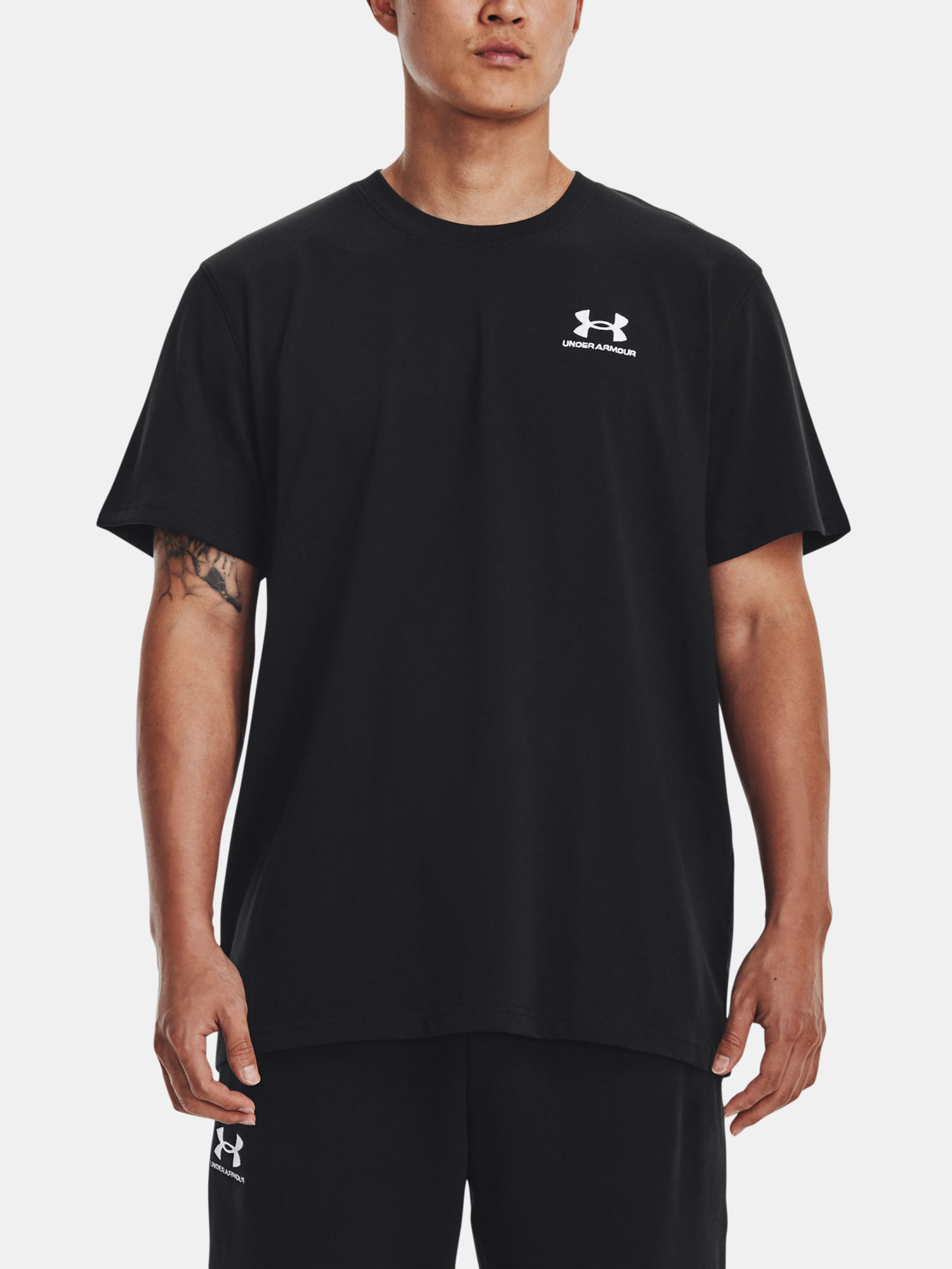 Tričko Under Armour UA LOGO EMB HEAVYWEIGHT SS-BLK