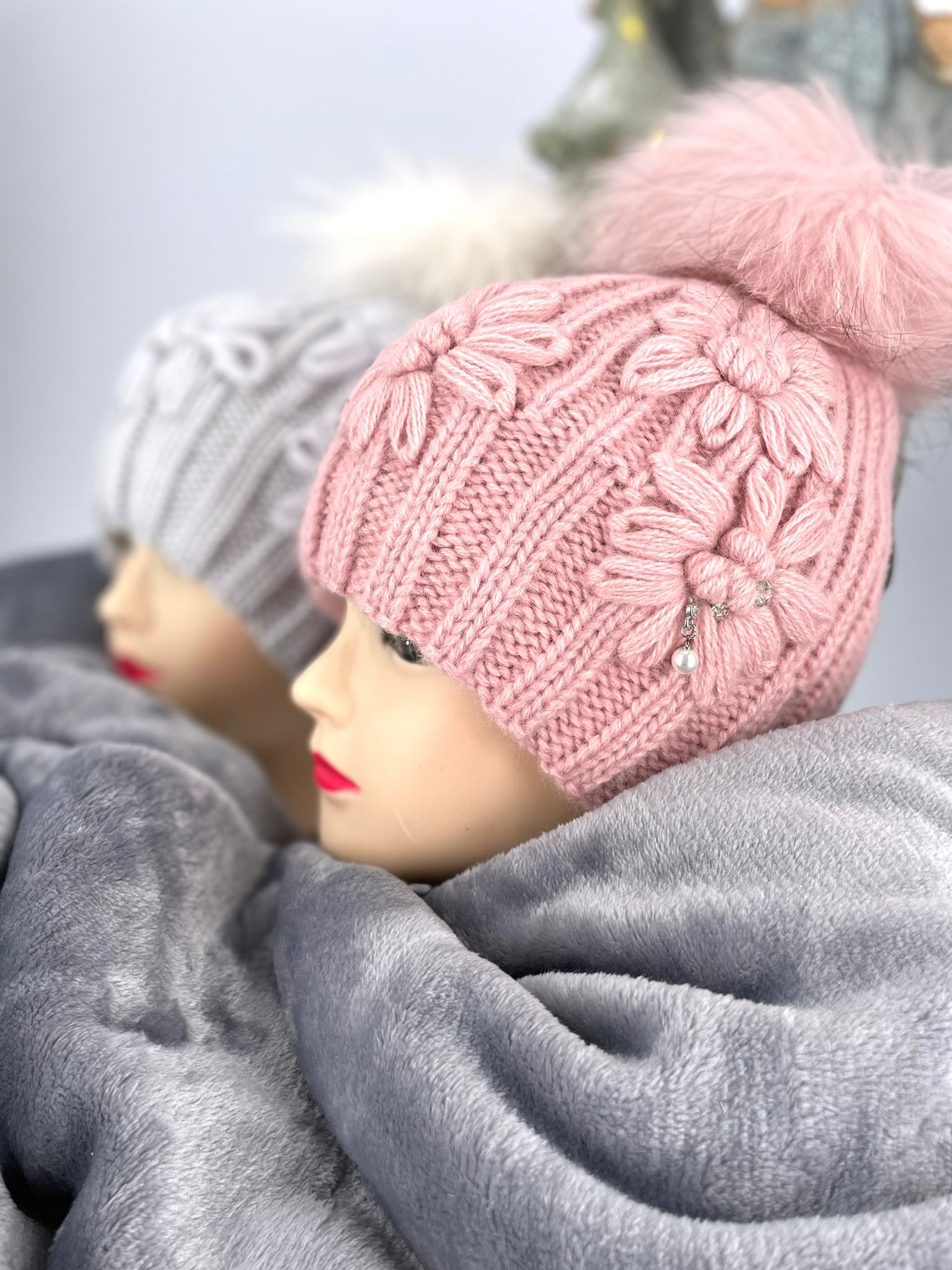 Luxusná čiapka MARGOT s brmbolcom z pravej kožušiny - pink